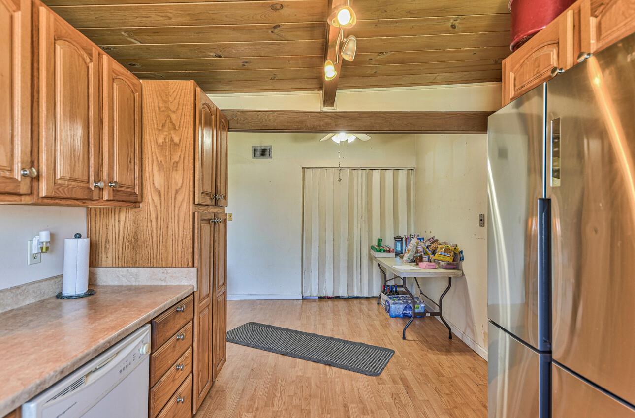 Detail Gallery Image 8 of 17 For 730 Meadow Dr, Salinas,  CA 93905 - 3 Beds | 2 Baths
