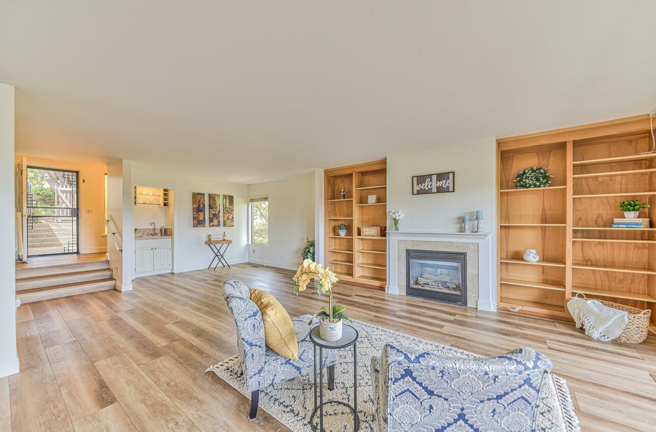 Detail Gallery Image 5 of 40 For 249 Forest Ridge Rd #9,  Monterey,  CA 93940 - 2 Beds | 2/1 Baths