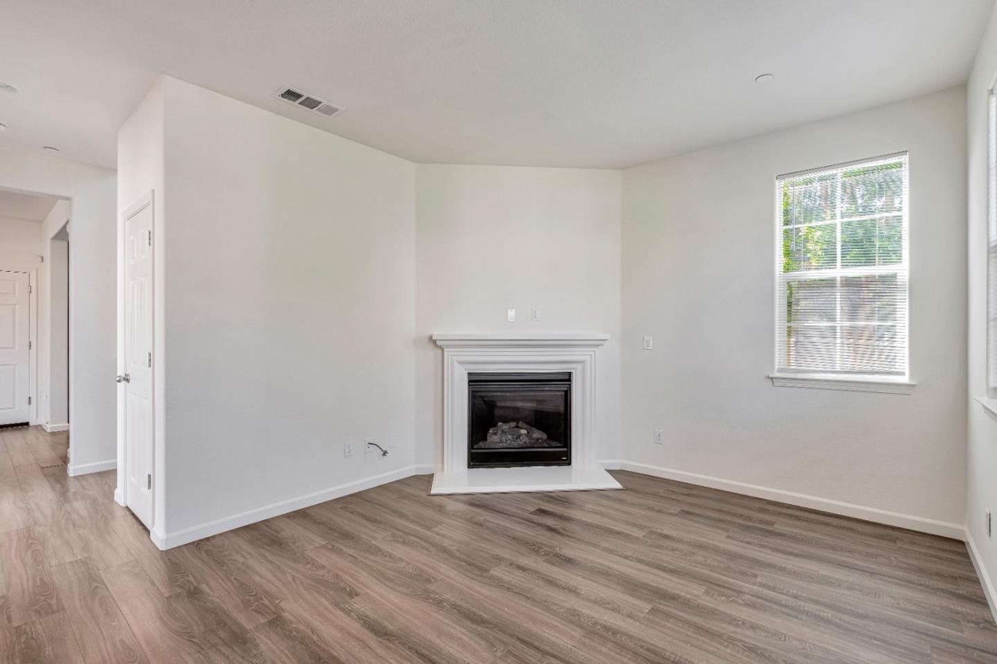 Detail Gallery Image 6 of 31 For 5305 Club Ct, Richmond,  CA 94806 - 3 Beds | 2/1 Baths