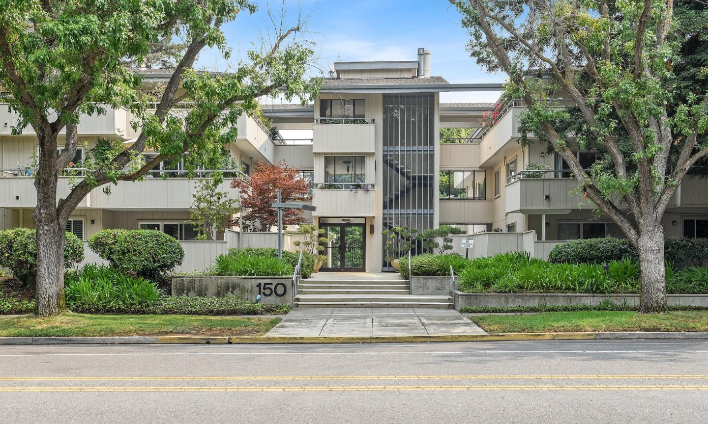 Browse active condo listings in MENLO ALMA