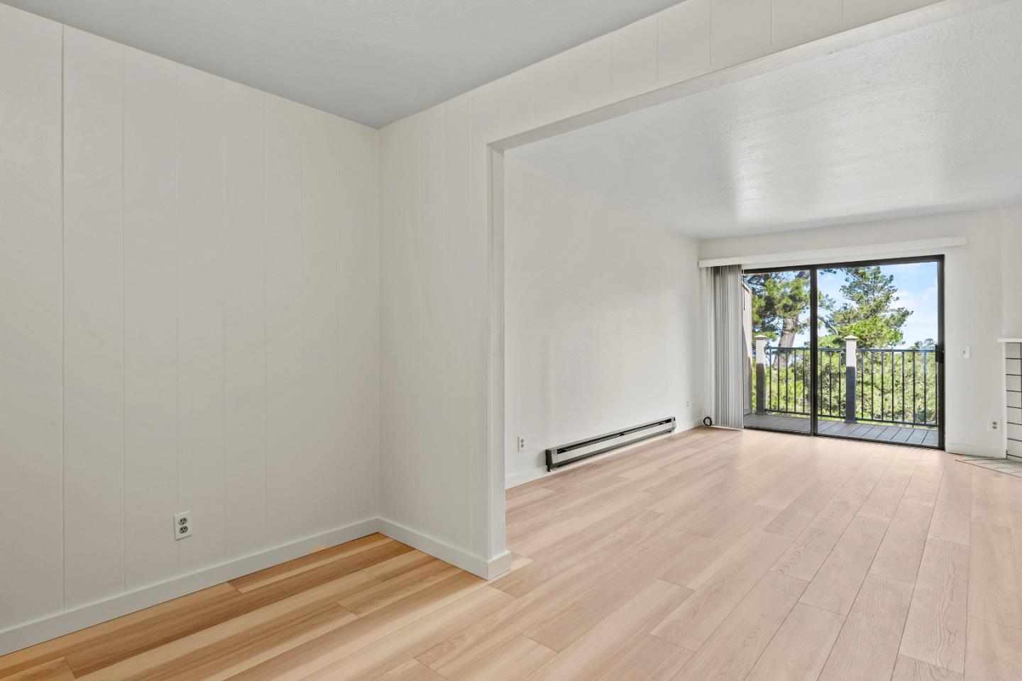 Detail Gallery Image 6 of 35 For 250 Forest Ridge Rd #14,  Monterey,  CA 93940 - 2 Beds | 2 Baths