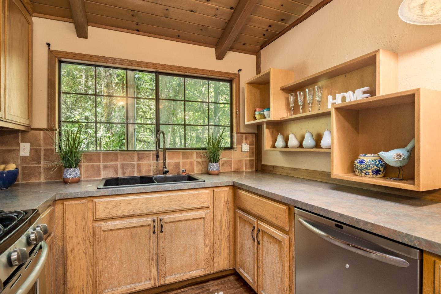 Detail Gallery Image 9 of 33 For 1265 Eureka Canyon Rd, Watsonville,  CA 95076 - 3 Beds | 2 Baths