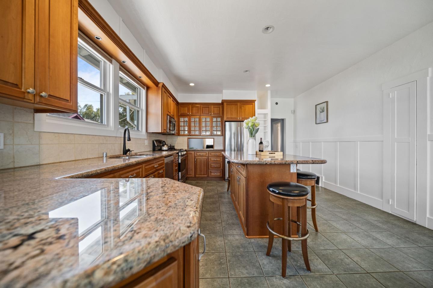 Detail Gallery Image 5 of 43 For 210 S Sunset Ave, San Jose,  CA 95116 - 3 Beds | 2 Baths