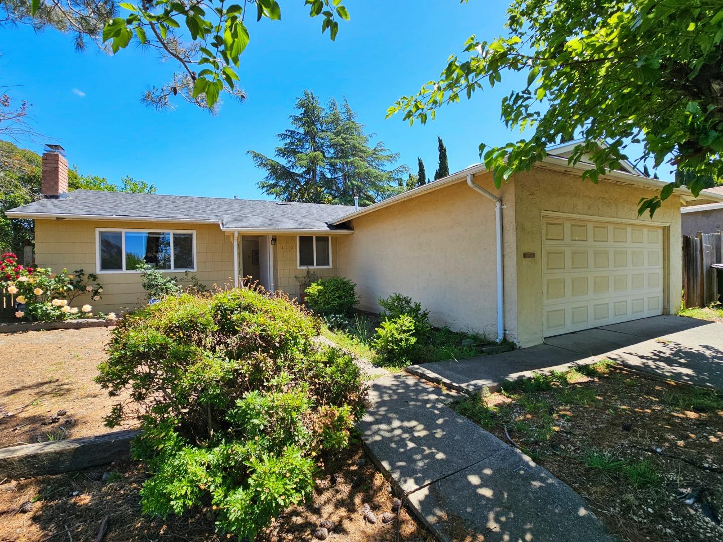 Detail Gallery Image 1 of 25 For 120 Edgehill Ct, Vallejo,  CA 94589 - 3 Beds | 2 Baths