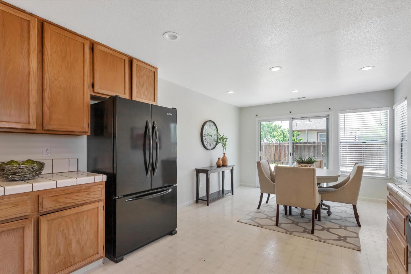 Detail Gallery Image 13 of 36 For 1100 Christopher Ct, Hollister,  CA 95023 - 3 Beds | 2 Baths