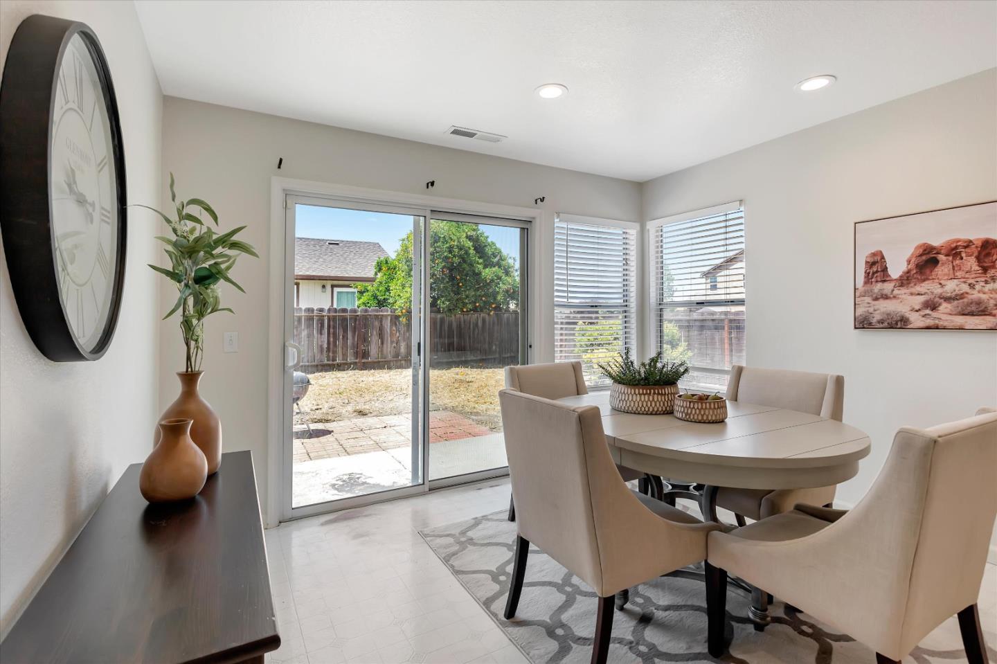 Detail Gallery Image 17 of 36 For 1100 Christopher Ct, Hollister,  CA 95023 - 3 Beds | 2 Baths