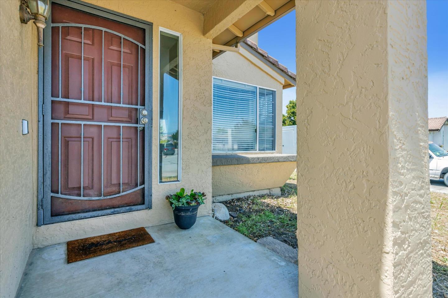 Detail Gallery Image 4 of 36 For 1100 Christopher Ct, Hollister,  CA 95023 - 3 Beds | 2 Baths
