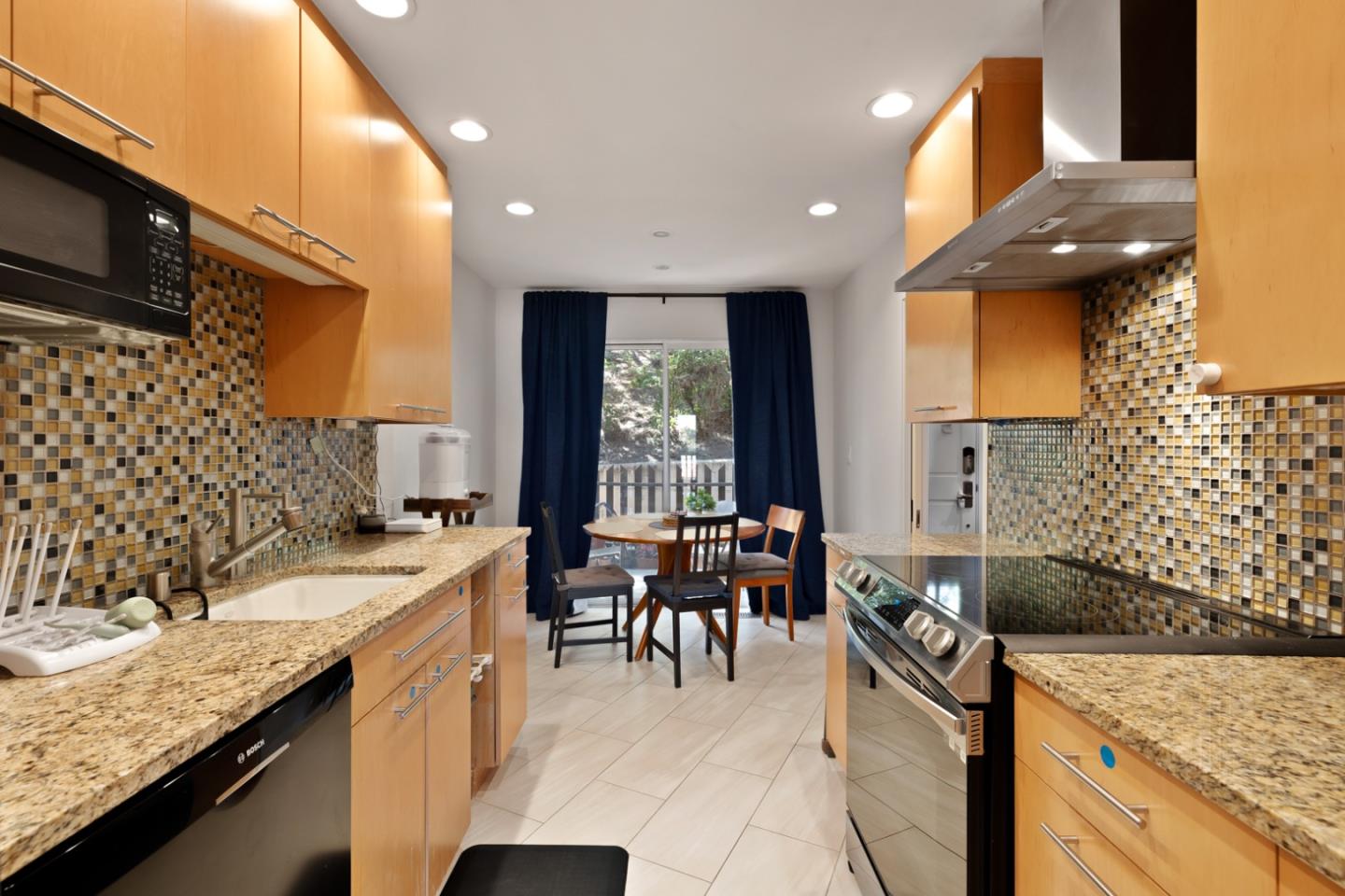 Detail Gallery Image 11 of 28 For 4086 Farm Hill Blvd #4,  Redwood City,  CA 94061 - 3 Beds | 2 Baths