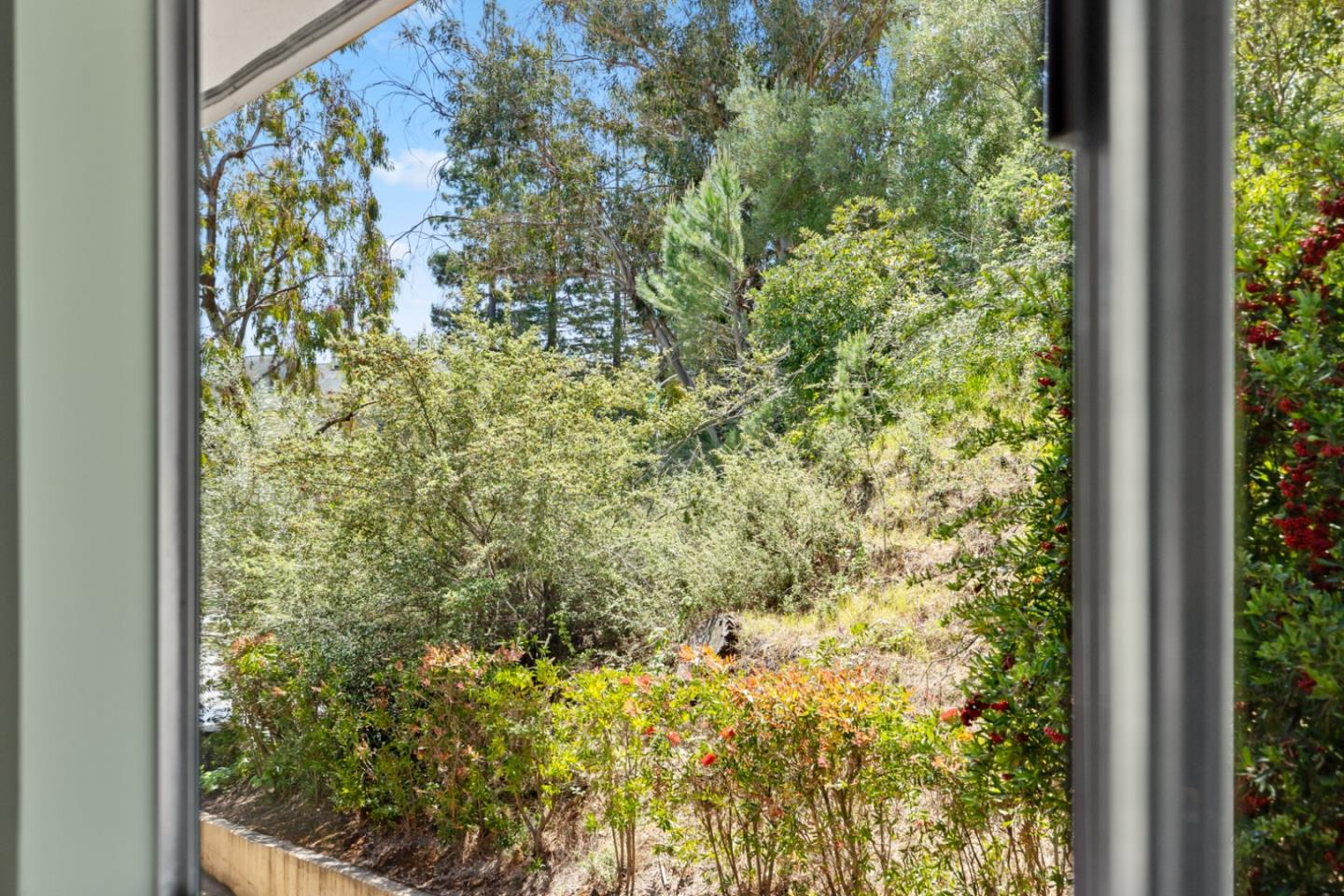 Detail Gallery Image 22 of 28 For 4086 Farm Hill Blvd #4,  Redwood City,  CA 94061 - 3 Beds | 2 Baths
