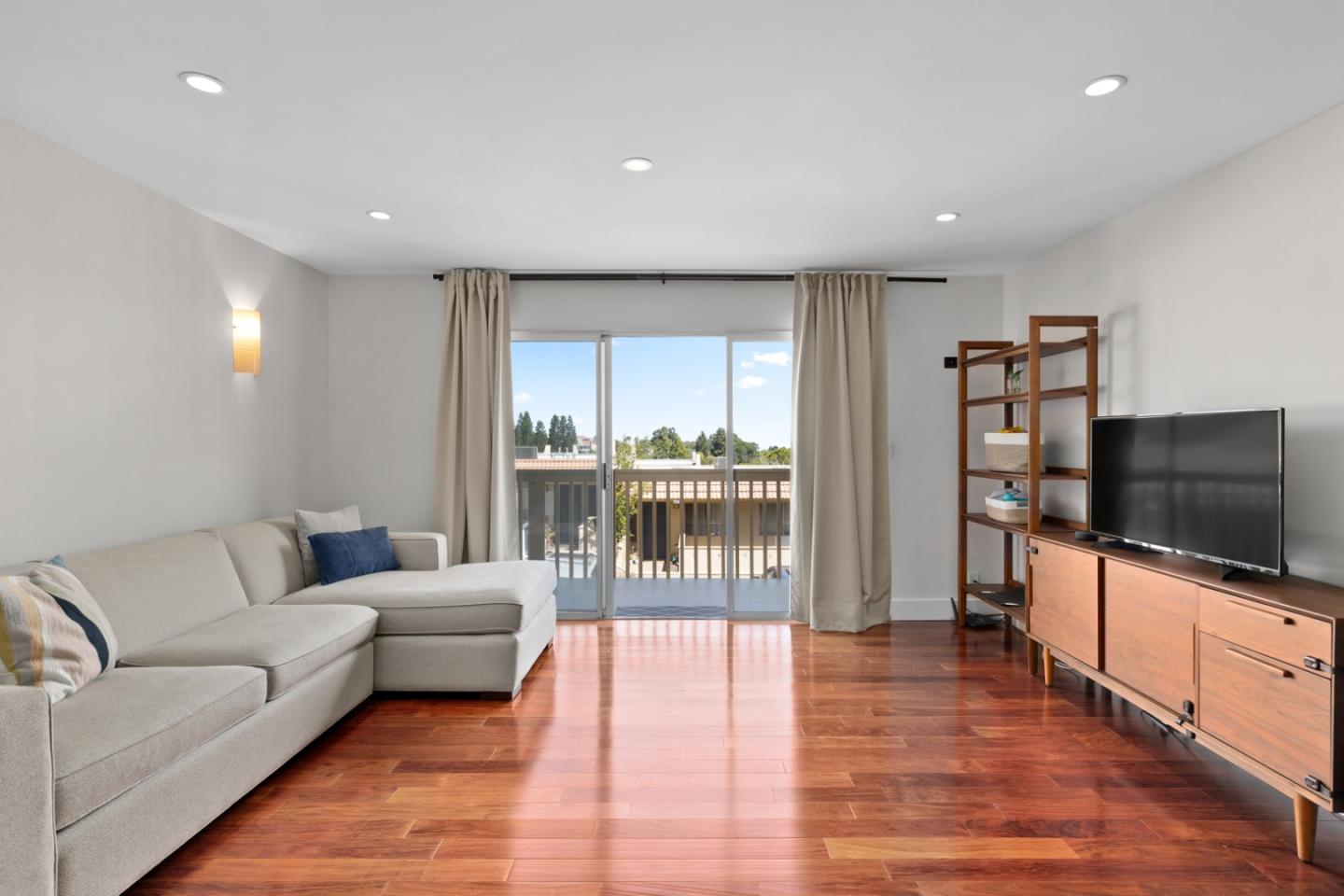 Detail Gallery Image 7 of 28 For 4086 Farm Hill Blvd #4,  Redwood City,  CA 94061 - 3 Beds | 2 Baths