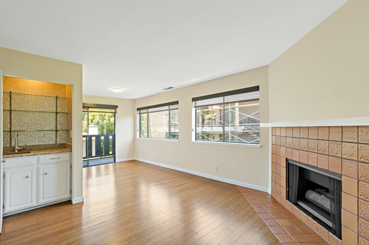 Detail Gallery Image 16 of 46 For 775 Chestnut St #17,  San Carlos,  CA 94070 - 1 Beds | 1 Baths
