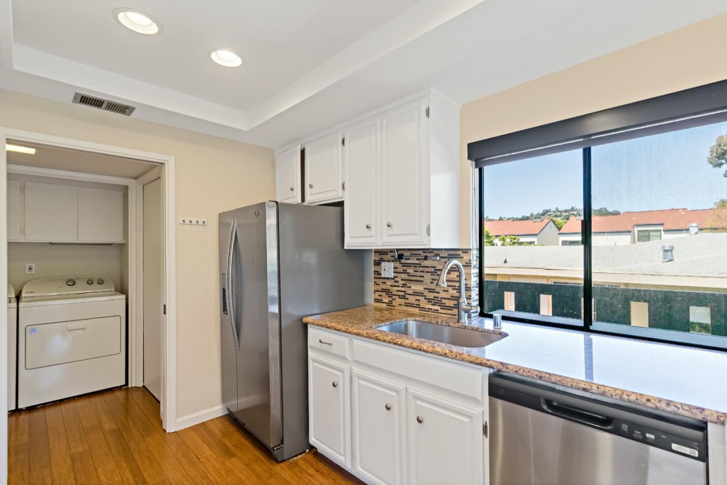 Detail Gallery Image 25 of 46 For 775 Chestnut St #17,  San Carlos,  CA 94070 - 1 Beds | 1 Baths