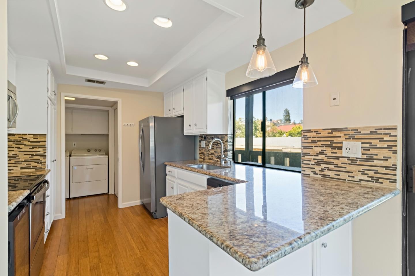 Detail Gallery Image 26 of 46 For 775 Chestnut St #17,  San Carlos,  CA 94070 - 1 Beds | 1 Baths