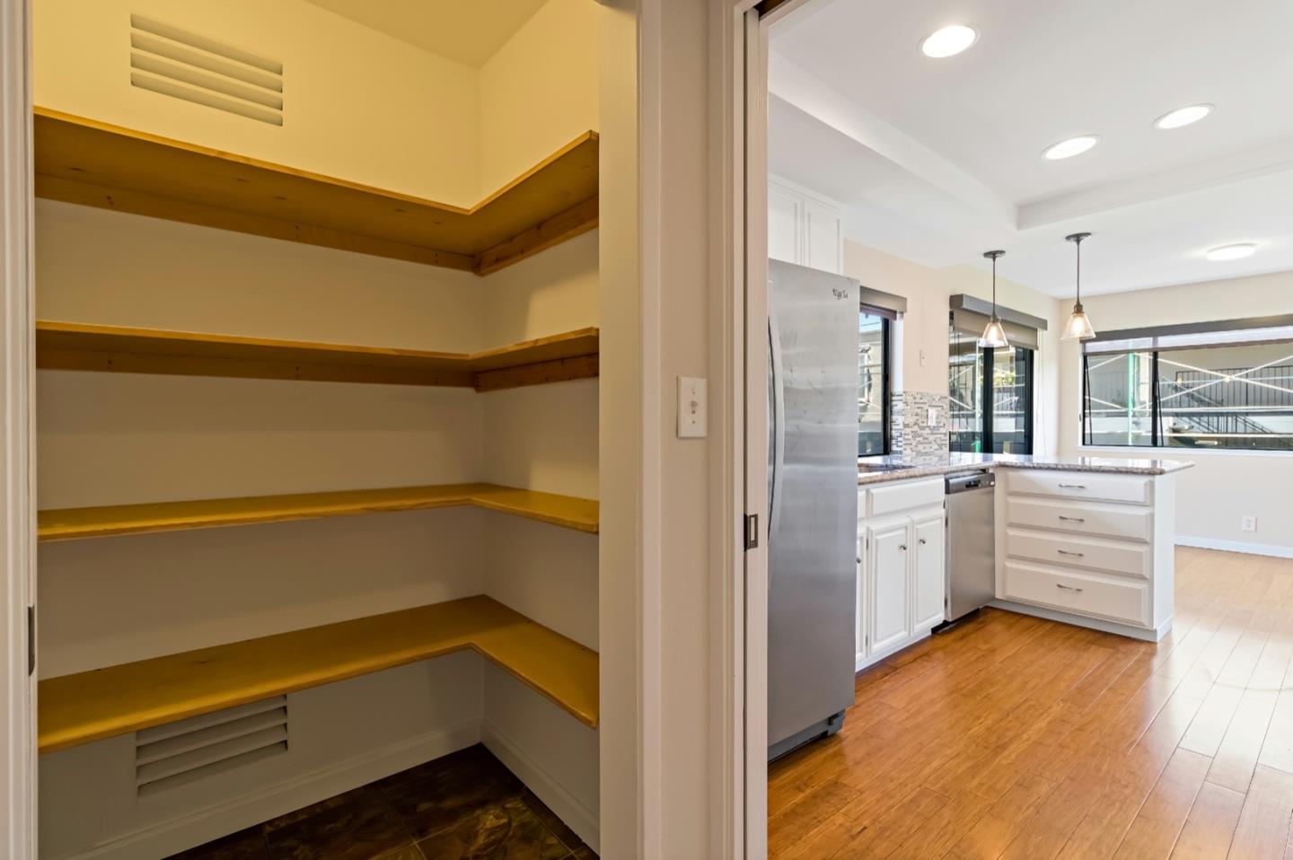 Detail Gallery Image 29 of 46 For 775 Chestnut St #17,  San Carlos,  CA 94070 - 1 Beds | 1 Baths