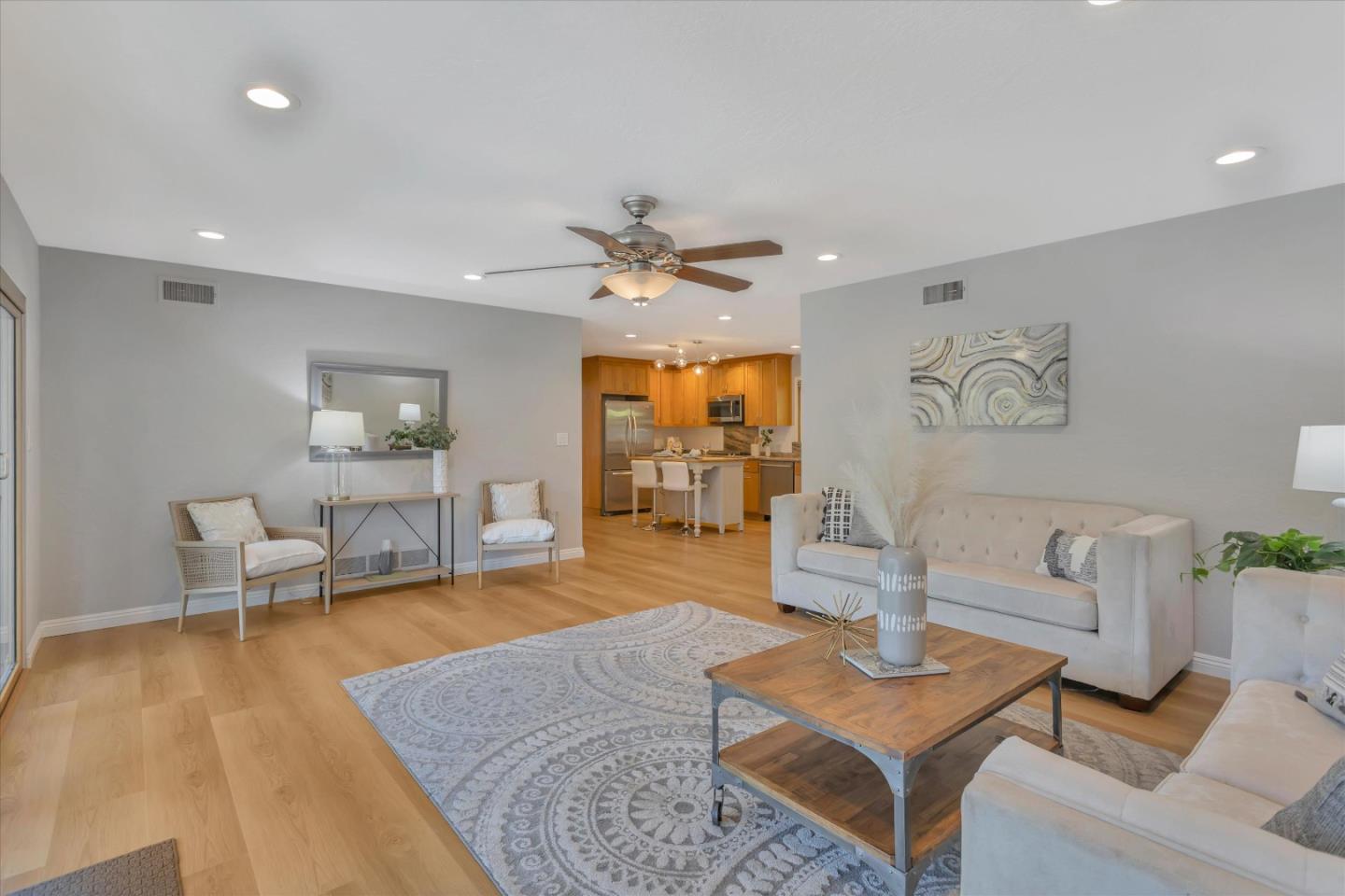 Detail Gallery Image 11 of 73 For 1570 Willow Oaks Dr, San Jose,  CA 95125 - 3 Beds | 2/1 Baths