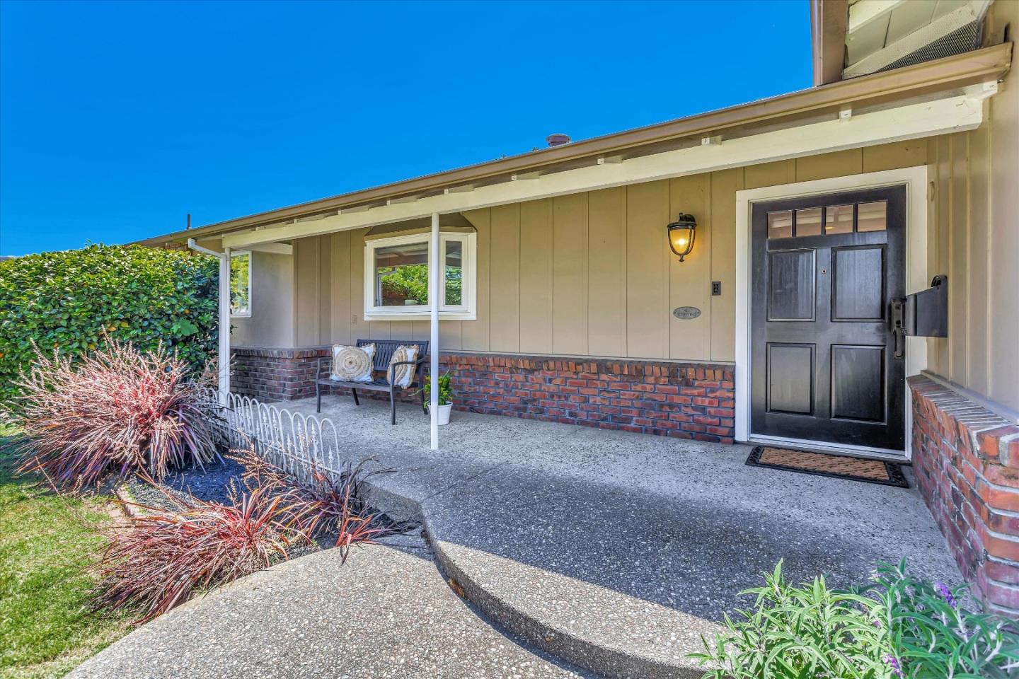 Detail Gallery Image 4 of 73 For 1570 Willow Oaks Dr, San Jose,  CA 95125 - 3 Beds | 2/1 Baths