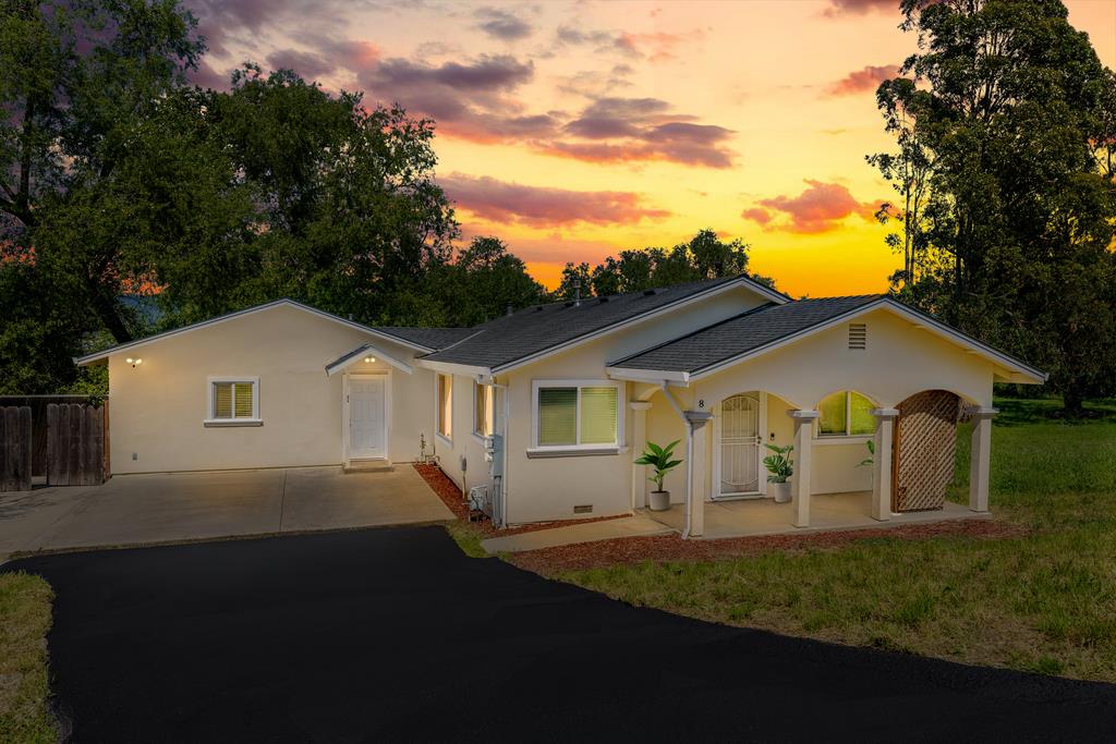 Detail Gallery Image 1 of 35 For 8 Quinza Ct, Watsonville,  CA 95076 - 5 Beds | 2 Baths