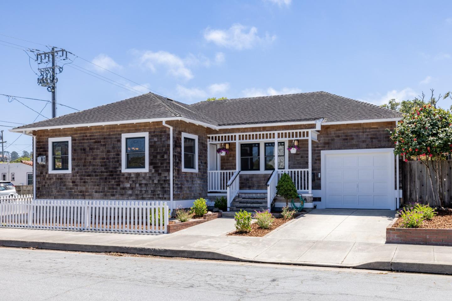 Detail Gallery Image 1 of 39 For 703 Spruce Ave, Pacific Grove,  CA 93950 - 3 Beds | 2 Baths