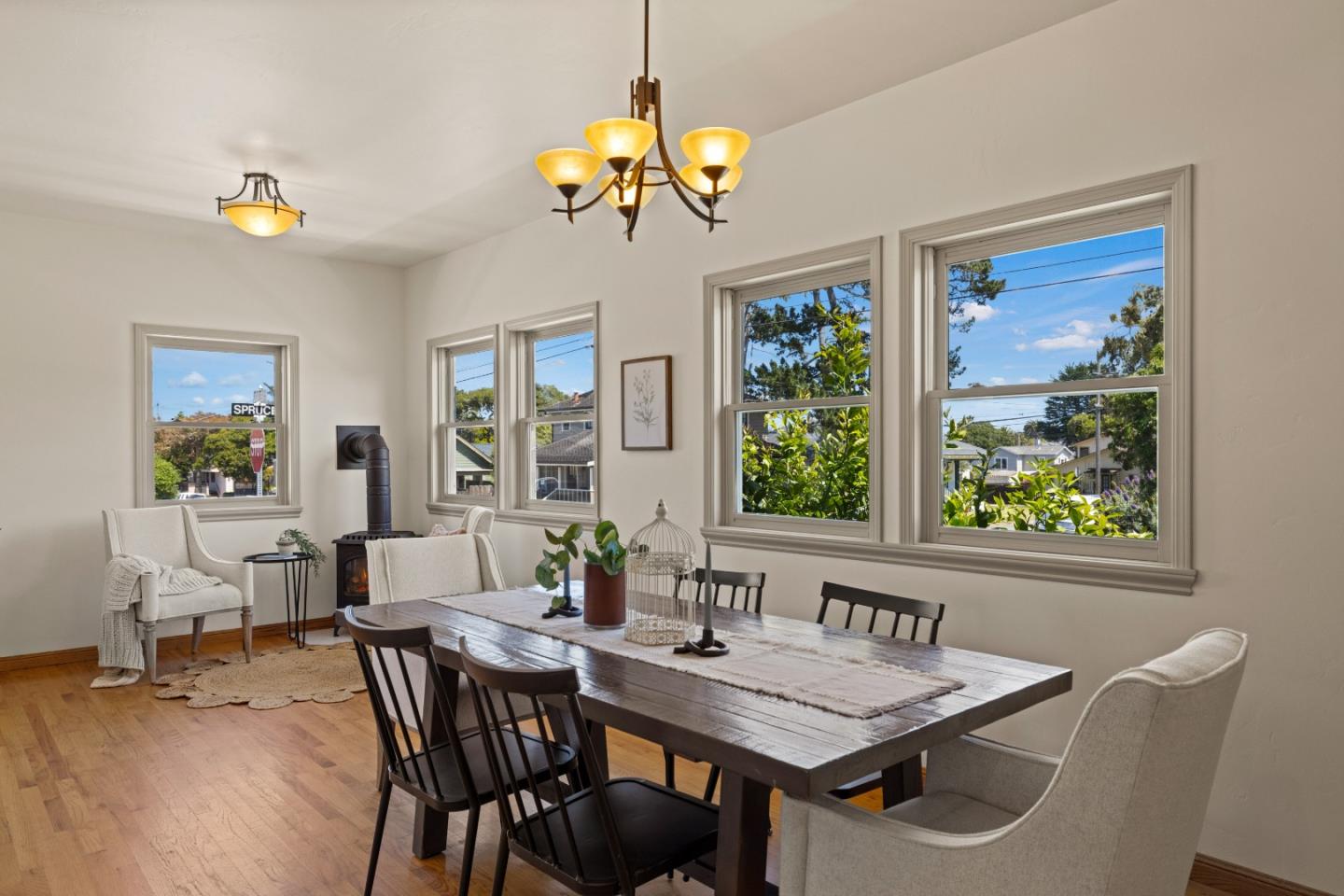 Detail Gallery Image 10 of 39 For 703 Spruce Ave, Pacific Grove,  CA 93950 - 3 Beds | 2 Baths