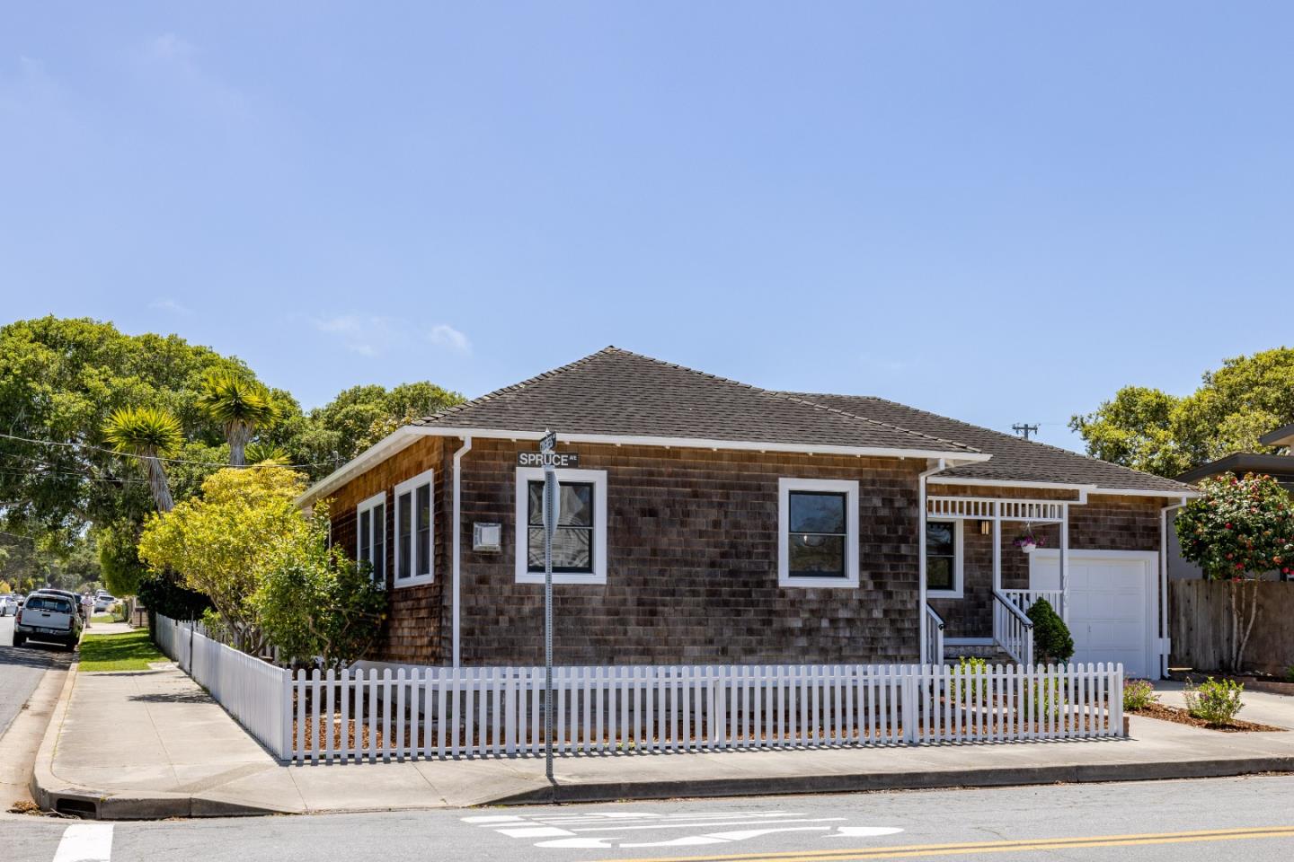 Detail Gallery Image 37 of 39 For 703 Spruce Ave, Pacific Grove,  CA 93950 - 3 Beds | 2 Baths
