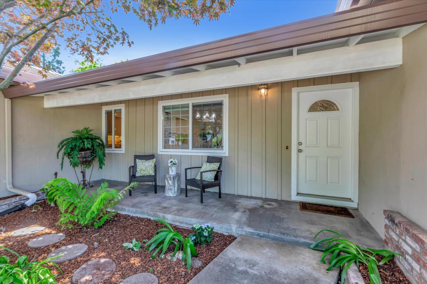 Detail Gallery Image 2 of 29 For 328 Langton Ave, Los Altos,  CA 94022 - 3 Beds | 2 Baths