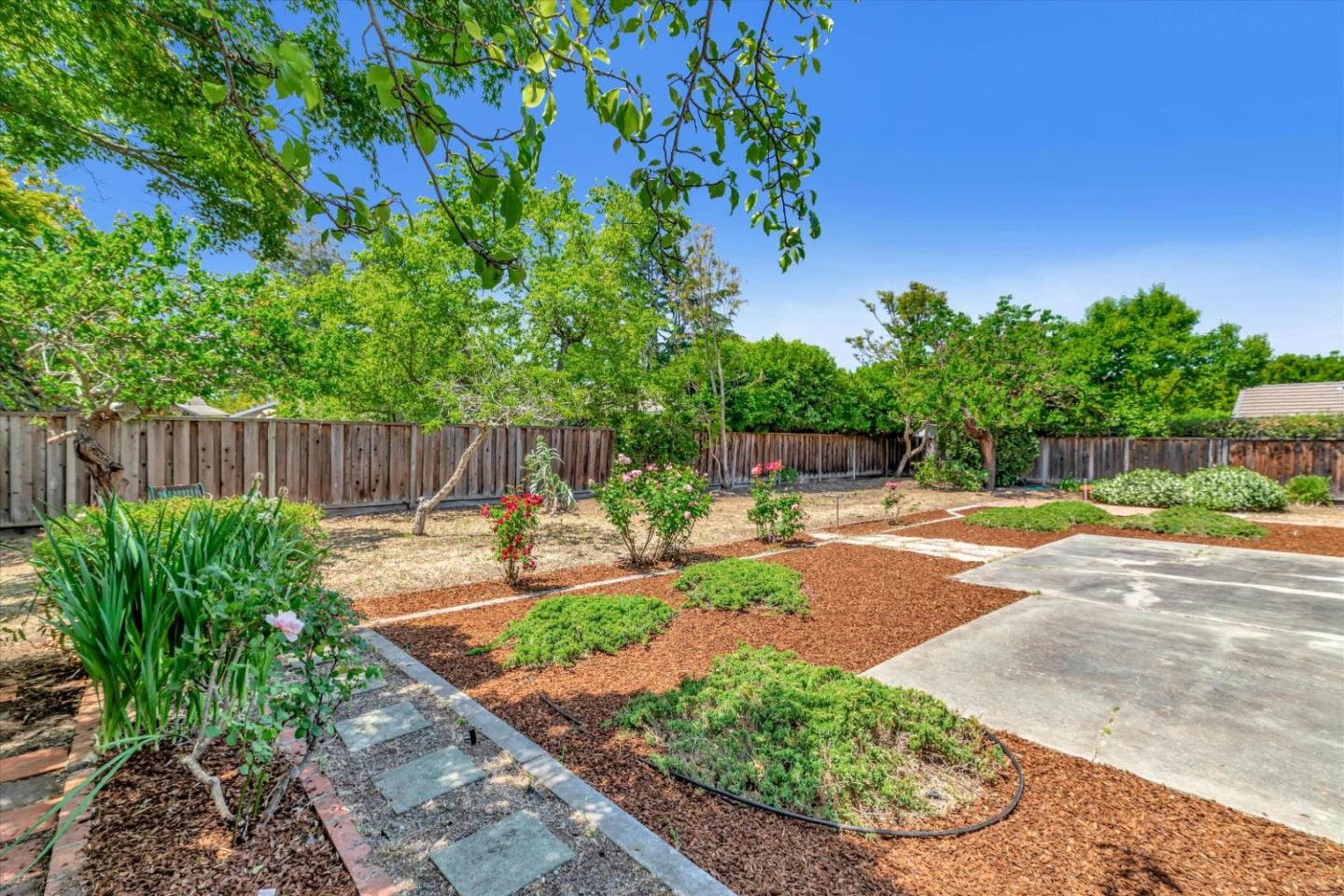Detail Gallery Image 25 of 29 For 328 Langton Ave, Los Altos,  CA 94022 - 3 Beds | 2 Baths