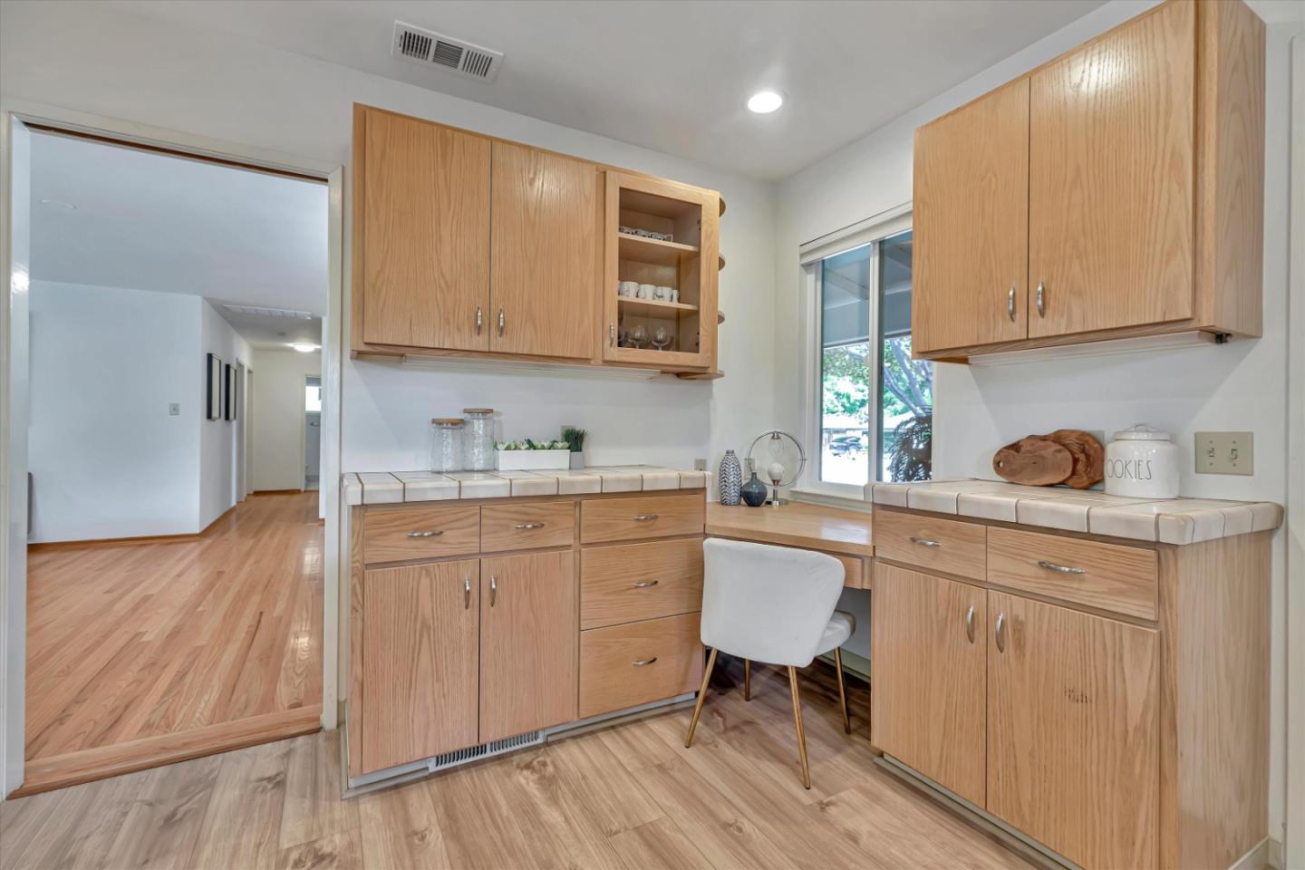 Detail Gallery Image 6 of 29 For 328 Langton Ave, Los Altos,  CA 94022 - 3 Beds | 2 Baths