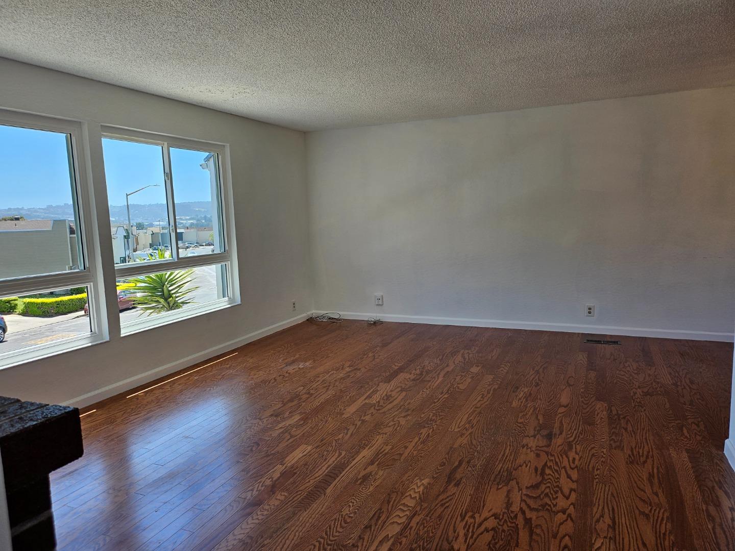 Detail Gallery Image 5 of 20 For 705 Price St, Daly City,  CA 94014 - 4 Beds | 2 Baths
