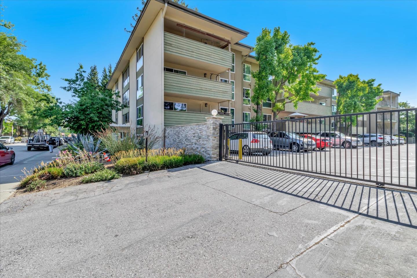 Detail Gallery Image 36 of 36 For 1033 Crestview Dr #310,  Mountain View,  CA 94040 - 2 Beds | 2 Baths