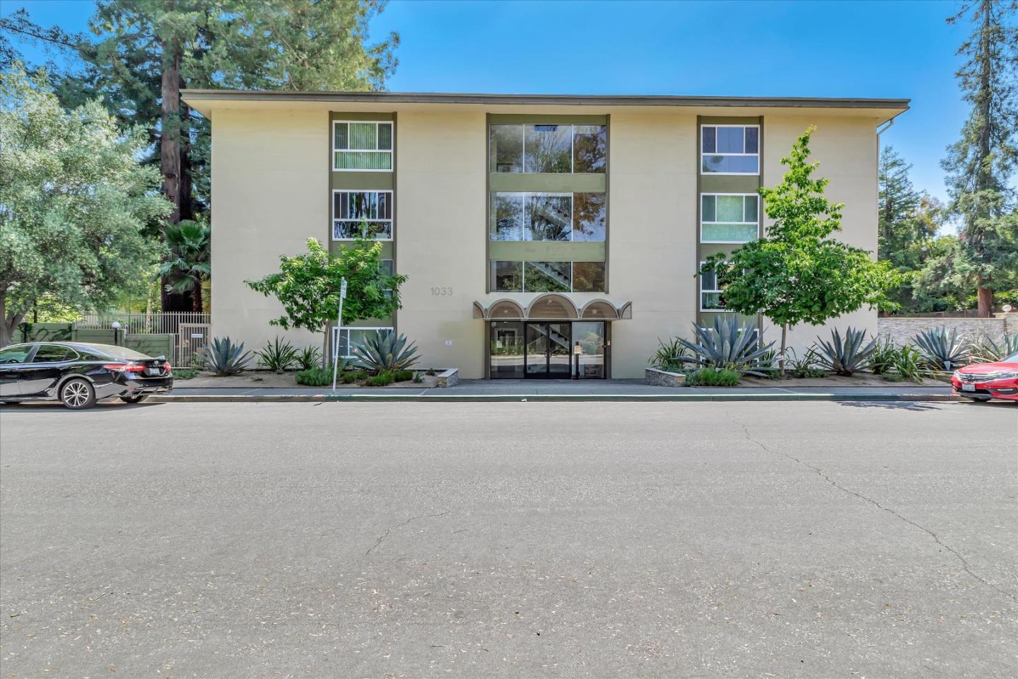 Detail Gallery Image 9 of 36 For 1033 Crestview Dr #310,  Mountain View,  CA 94040 - 2 Beds | 2 Baths