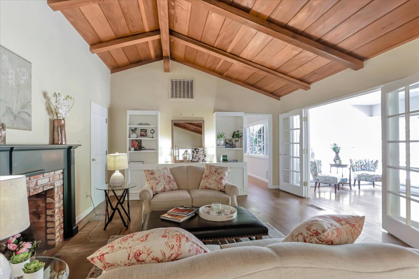 Detail Gallery Image 10 of 44 For 22 La Rancheria, Carmel Valley,  CA 93924 - 3 Beds | 3/1 Baths