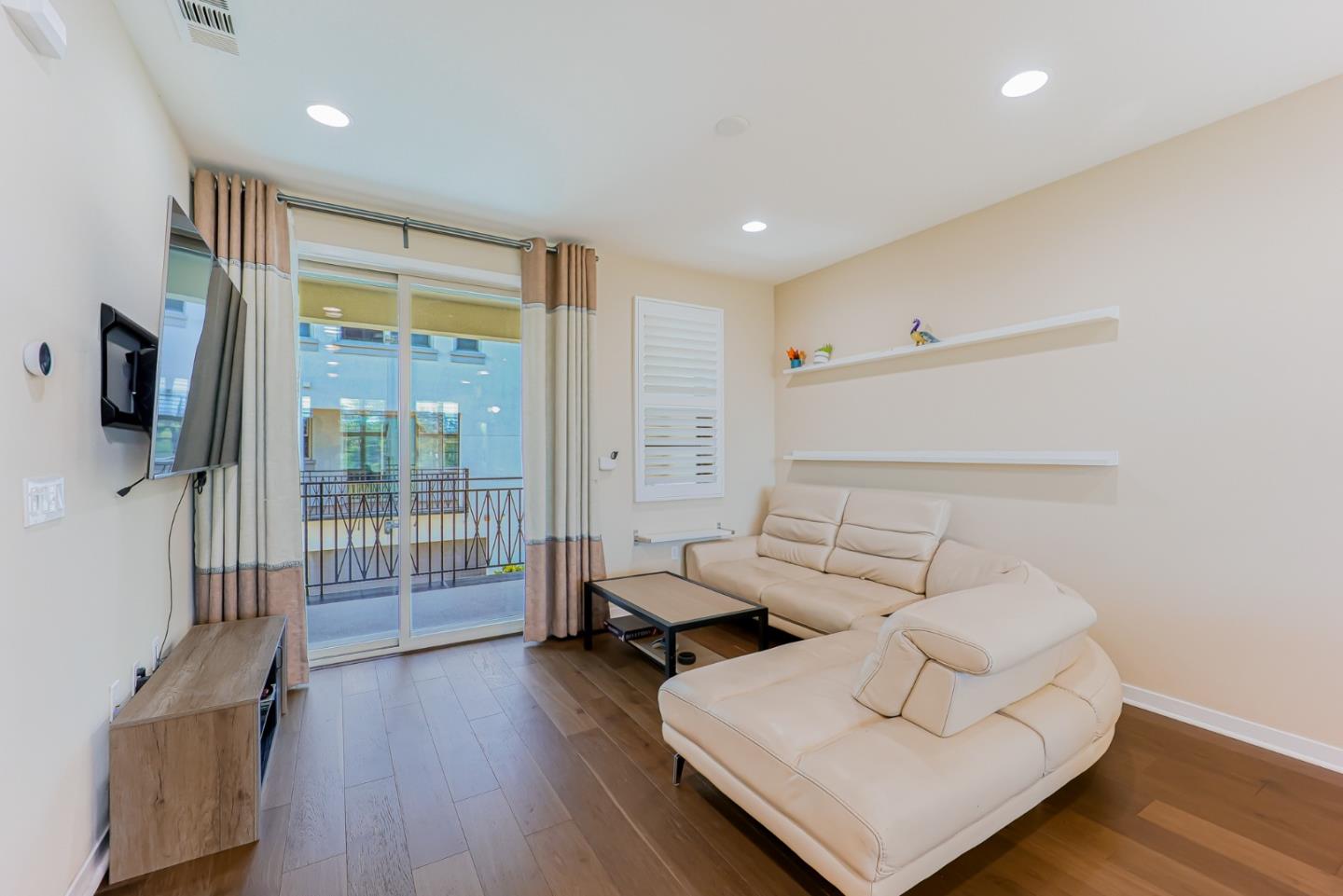 Detail Gallery Image 10 of 34 For 1092 Pear Orchard Dr, San Jose,  CA 95131 - 3 Beds | 3/1 Baths
