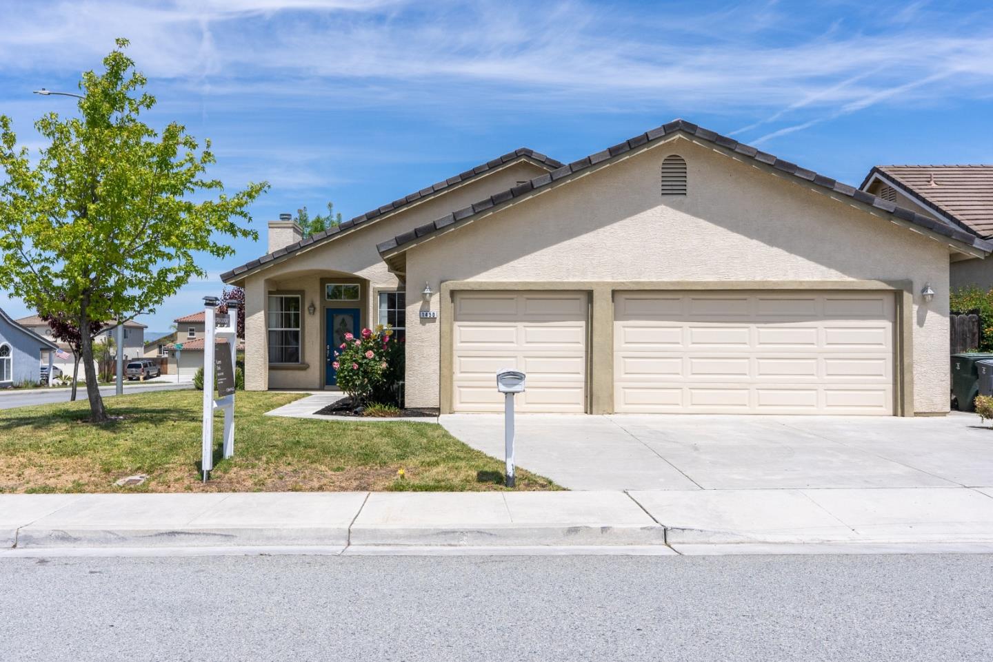Detail Gallery Image 1 of 25 For 1450 King Cir, Hollister,  CA 95023 - 4 Beds | 2 Baths