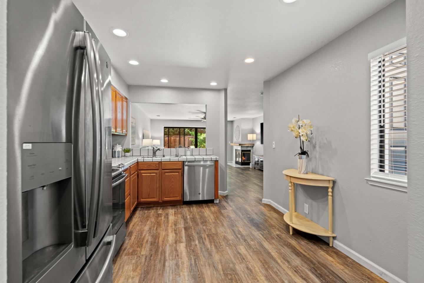 Detail Gallery Image 13 of 43 For 560 Creekside Ln, Morgan Hill,  CA 95037 - 2 Beds | 2/1 Baths