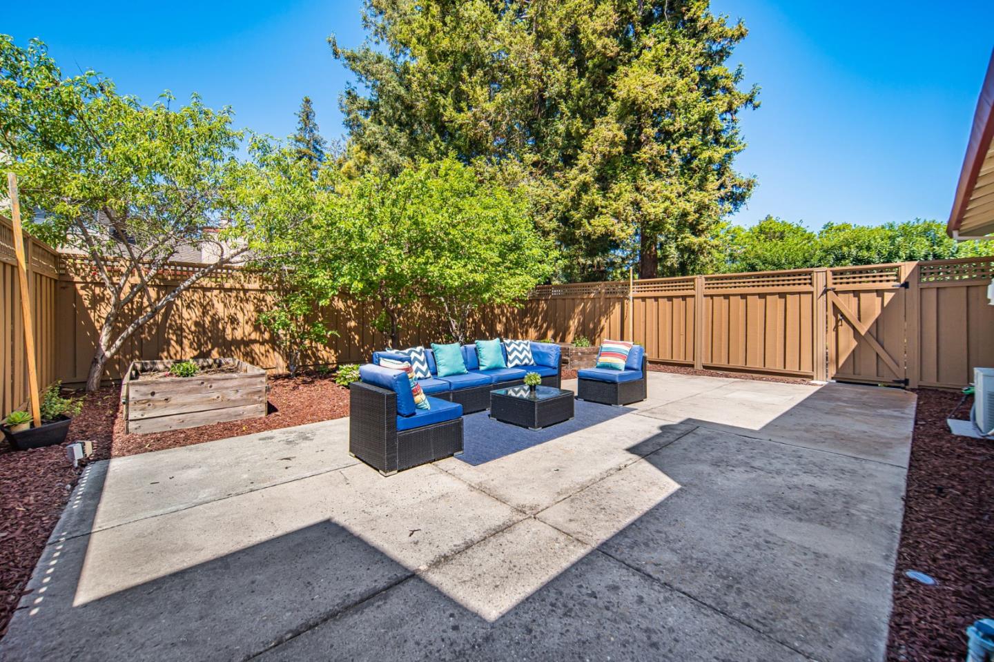 Detail Gallery Image 30 of 51 For 2042 Fan Palm Ct, Santa Clara,  CA 95050 - 2 Beds | 2 Baths