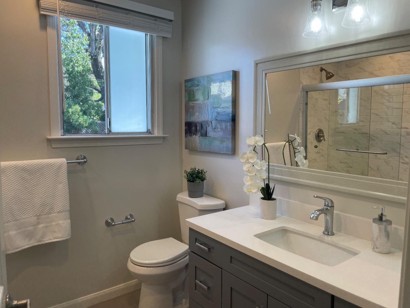 Detail Gallery Image 7 of 18 For 1720 York Ave, San Mateo,  CA 94401 - 3 Beds | 1 Baths