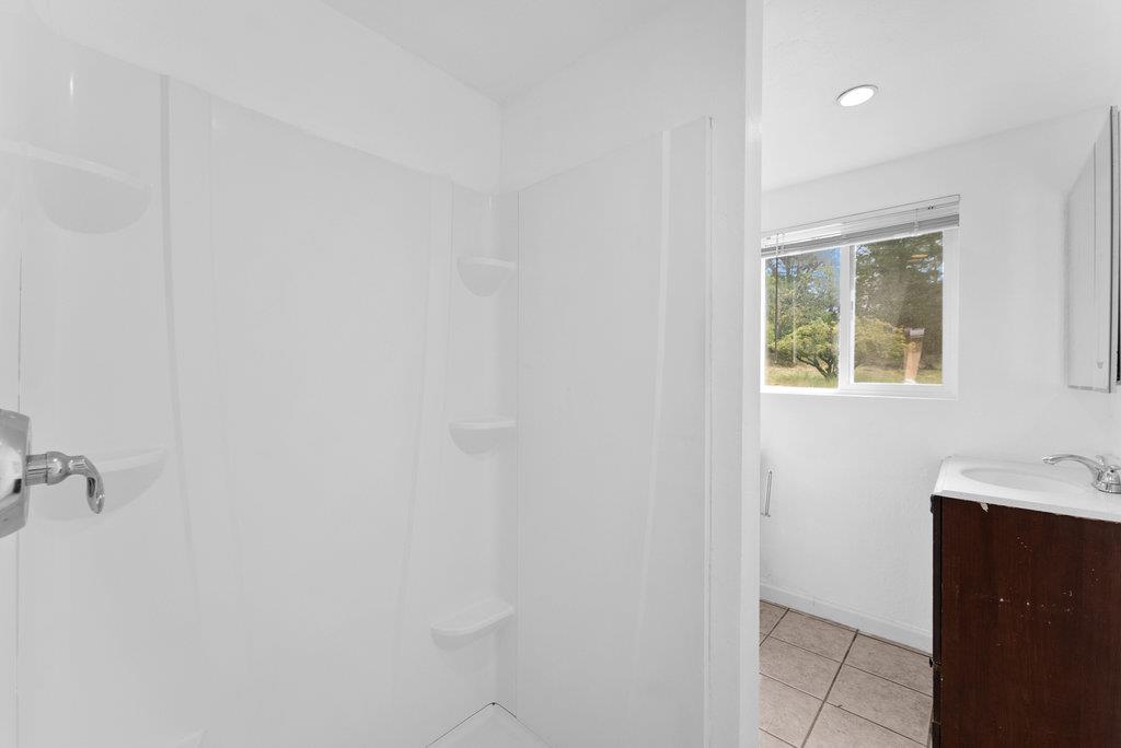 Detail Gallery Image 19 of 38 For 350 Enos Ln, Watsonville,  CA 95076 - 3 Beds | 2 Baths