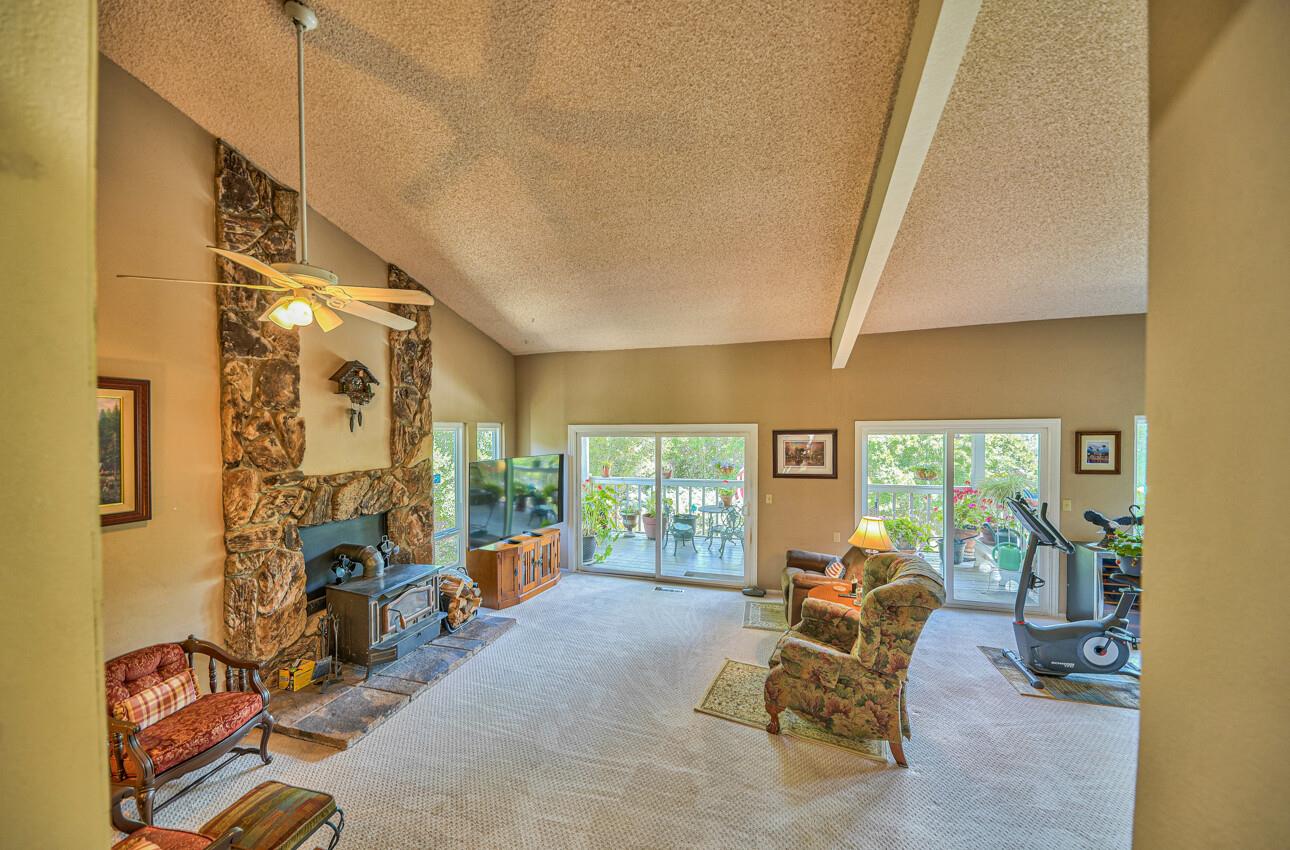 Detail Gallery Image 10 of 40 For 17411 Holiday Dr, Morgan Hill,  CA 95037 - 4 Beds | 2/1 Baths
