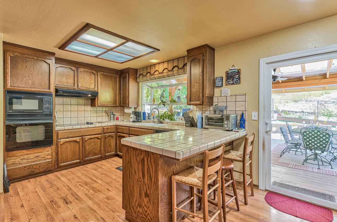 Detail Gallery Image 12 of 40 For 17411 Holiday Dr, Morgan Hill,  CA 95037 - 4 Beds | 2/1 Baths