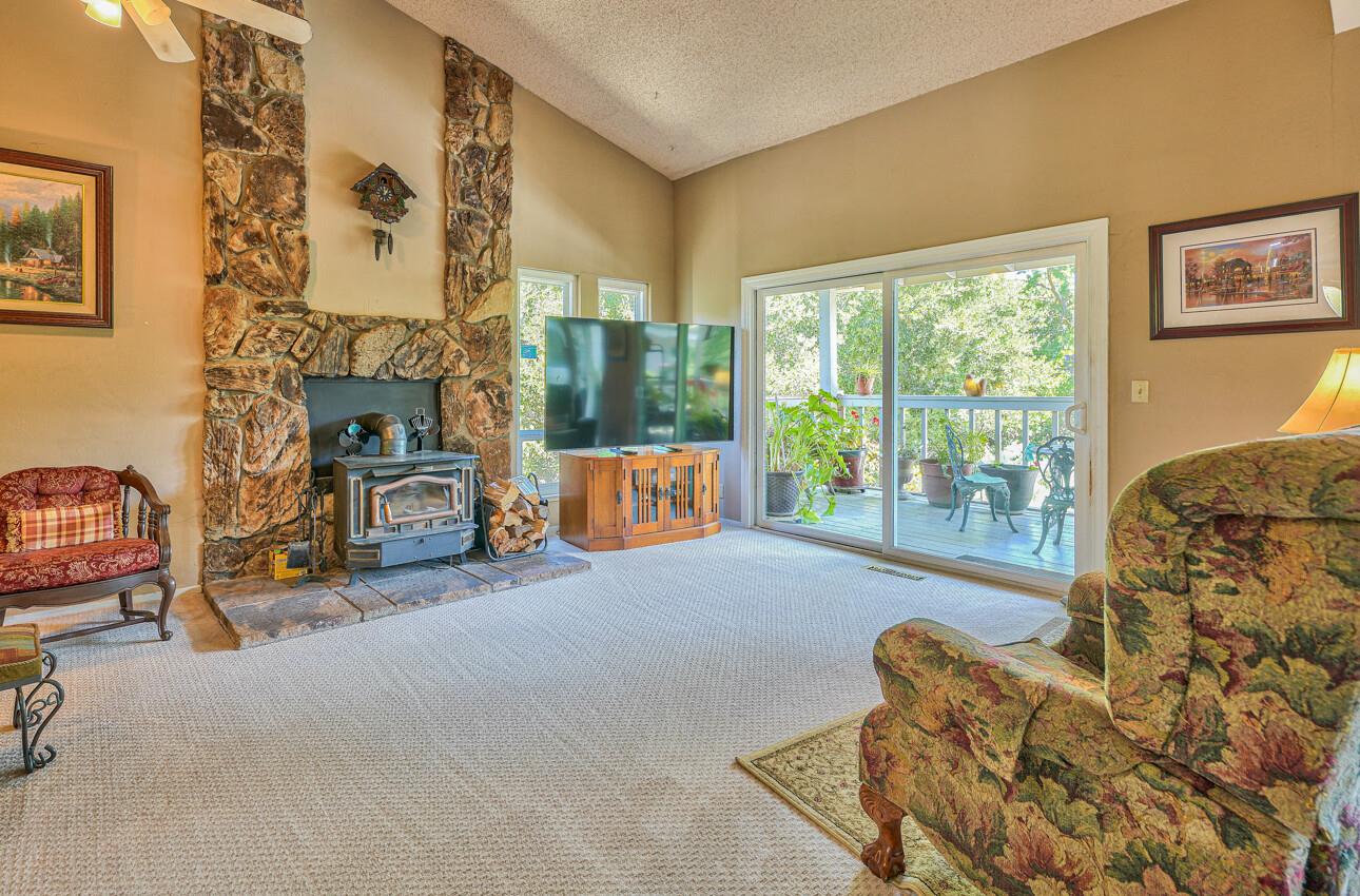Detail Gallery Image 5 of 40 For 17411 Holiday Dr, Morgan Hill,  CA 95037 - 4 Beds | 2/1 Baths
