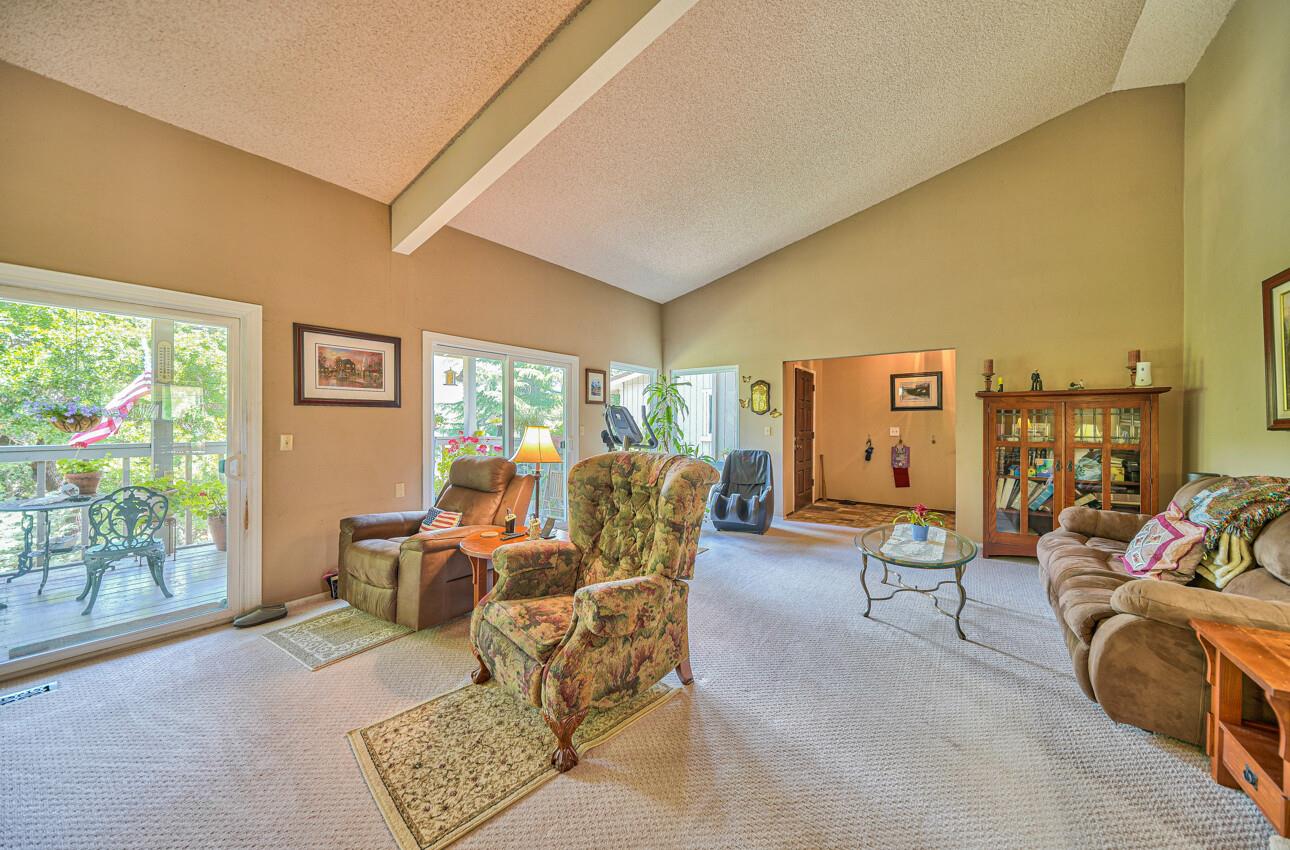 Detail Gallery Image 6 of 40 For 17411 Holiday Dr, Morgan Hill,  CA 95037 - 4 Beds | 2/1 Baths