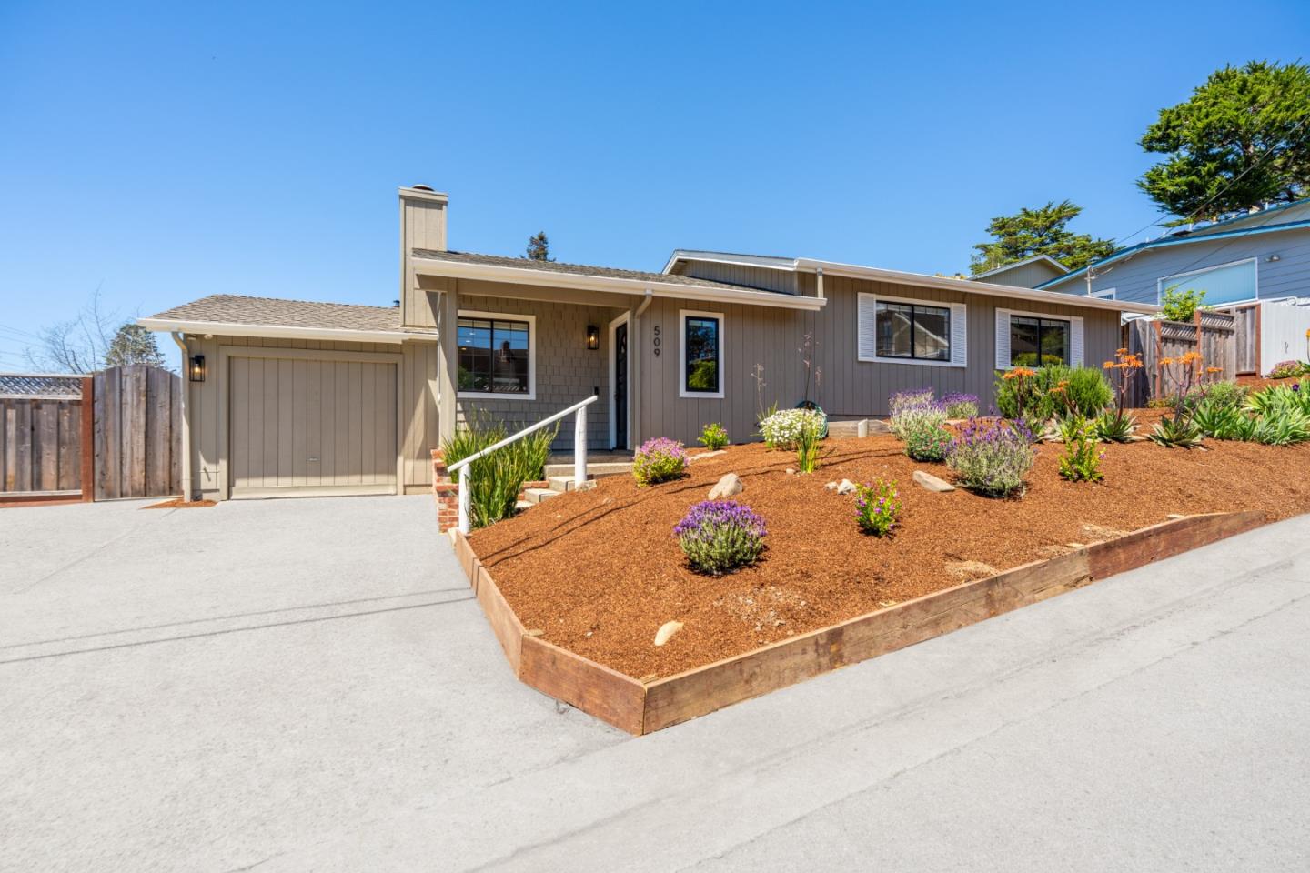 Detail Gallery Image 2 of 20 For 509 Alta Dr, Aptos,  CA 95003 - 3 Beds | 2 Baths
