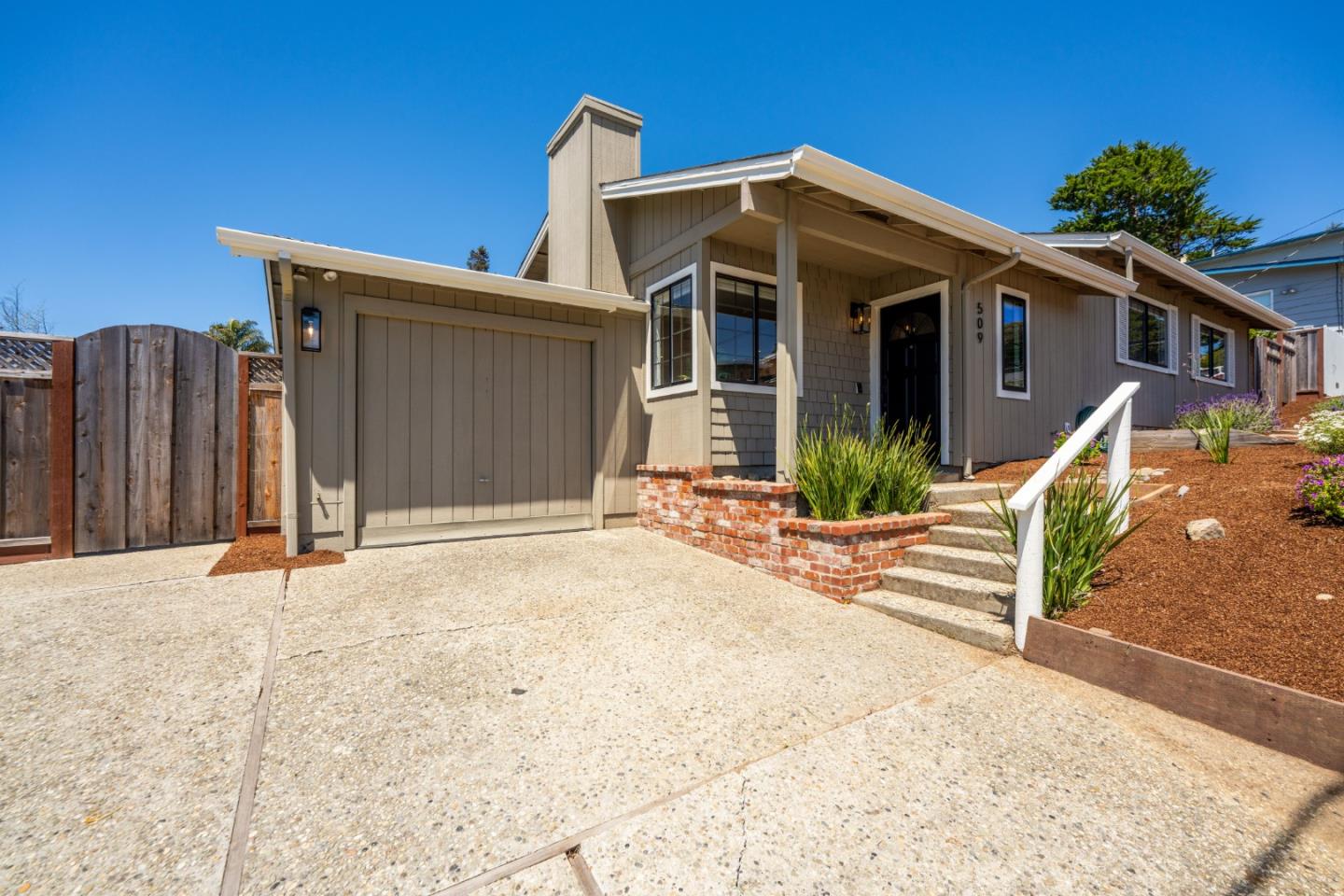 Detail Gallery Image 3 of 20 For 509 Alta Dr, Aptos,  CA 95003 - 3 Beds | 2 Baths