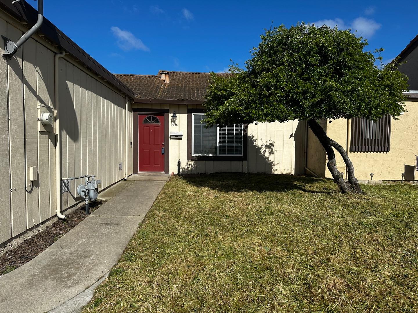 Detail Gallery Image 1 of 1 For 1536 Caceras Cir, Salinas,  CA 93906 - 2 Beds | 1 Baths