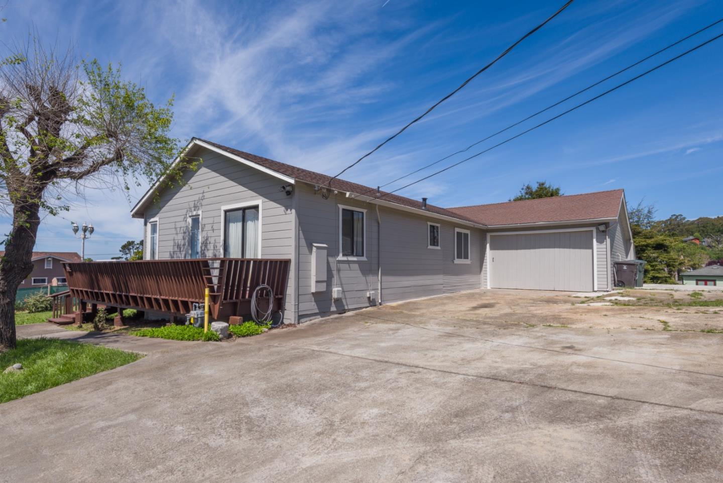 Detail Gallery Image 2 of 23 For 331 Carmel Ave, El Granada,  CA 94018 - 3 Beds | 2 Baths