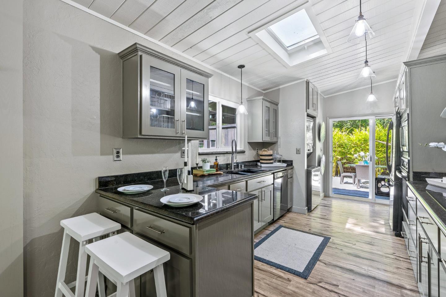 Detail Gallery Image 11 of 34 For 60 Southbank Rd, Carmel Valley,  CA 93924 - 2 Beds | 1 Baths