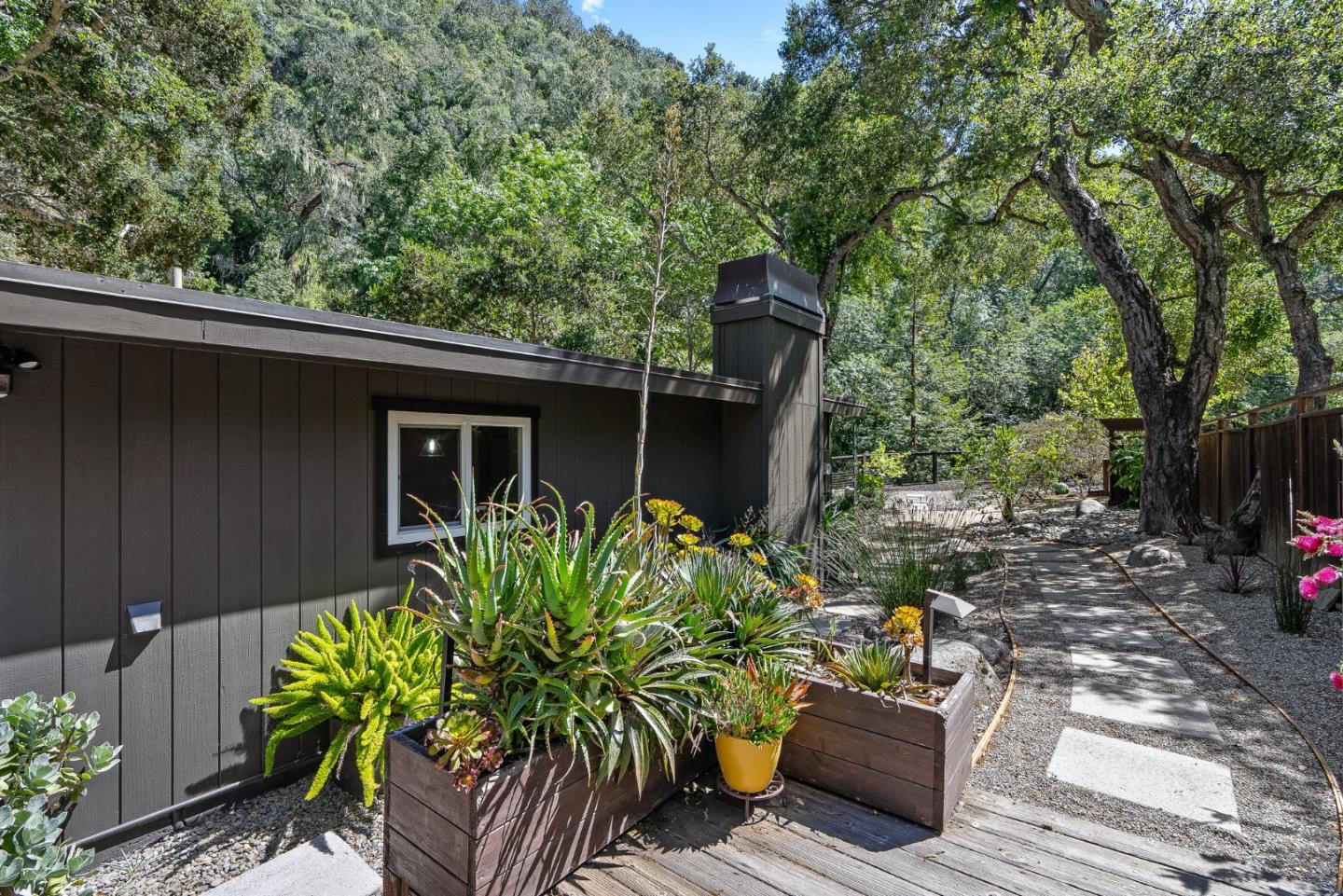 Detail Gallery Image 2 of 34 For 60 Southbank Rd, Carmel Valley,  CA 93924 - 2 Beds | 1 Baths