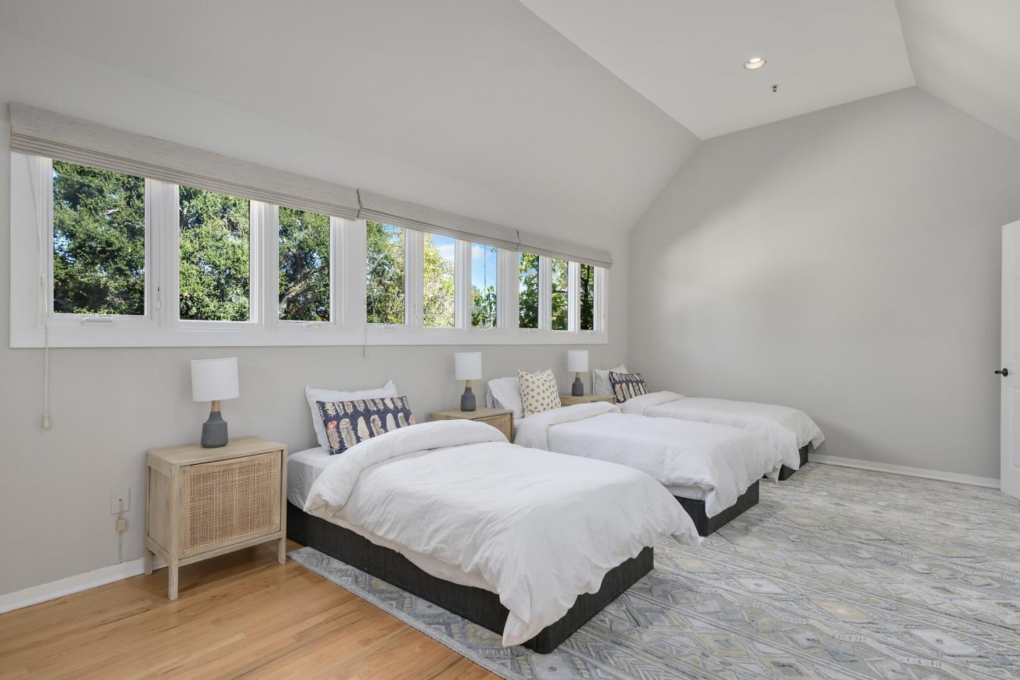 Detail Gallery Image 16 of 29 For 994 Menlo Ave #10,  Menlo Park,  CA 94025 - 2 Beds | 2/1 Baths