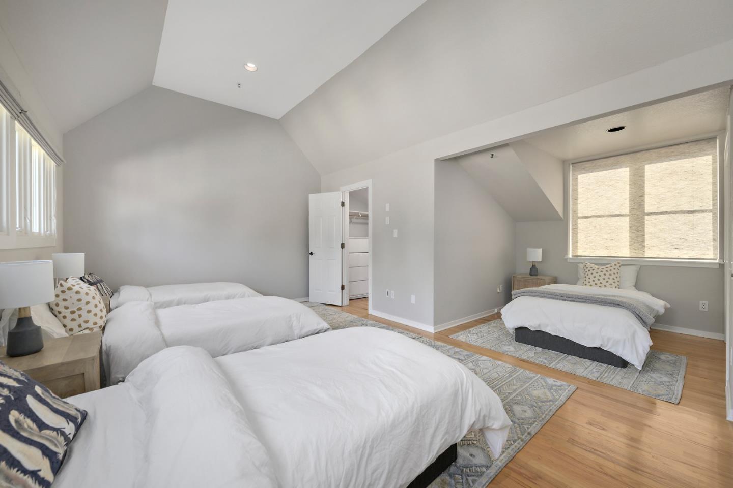 Detail Gallery Image 17 of 29 For 994 Menlo Ave #10,  Menlo Park,  CA 94025 - 2 Beds | 2/1 Baths