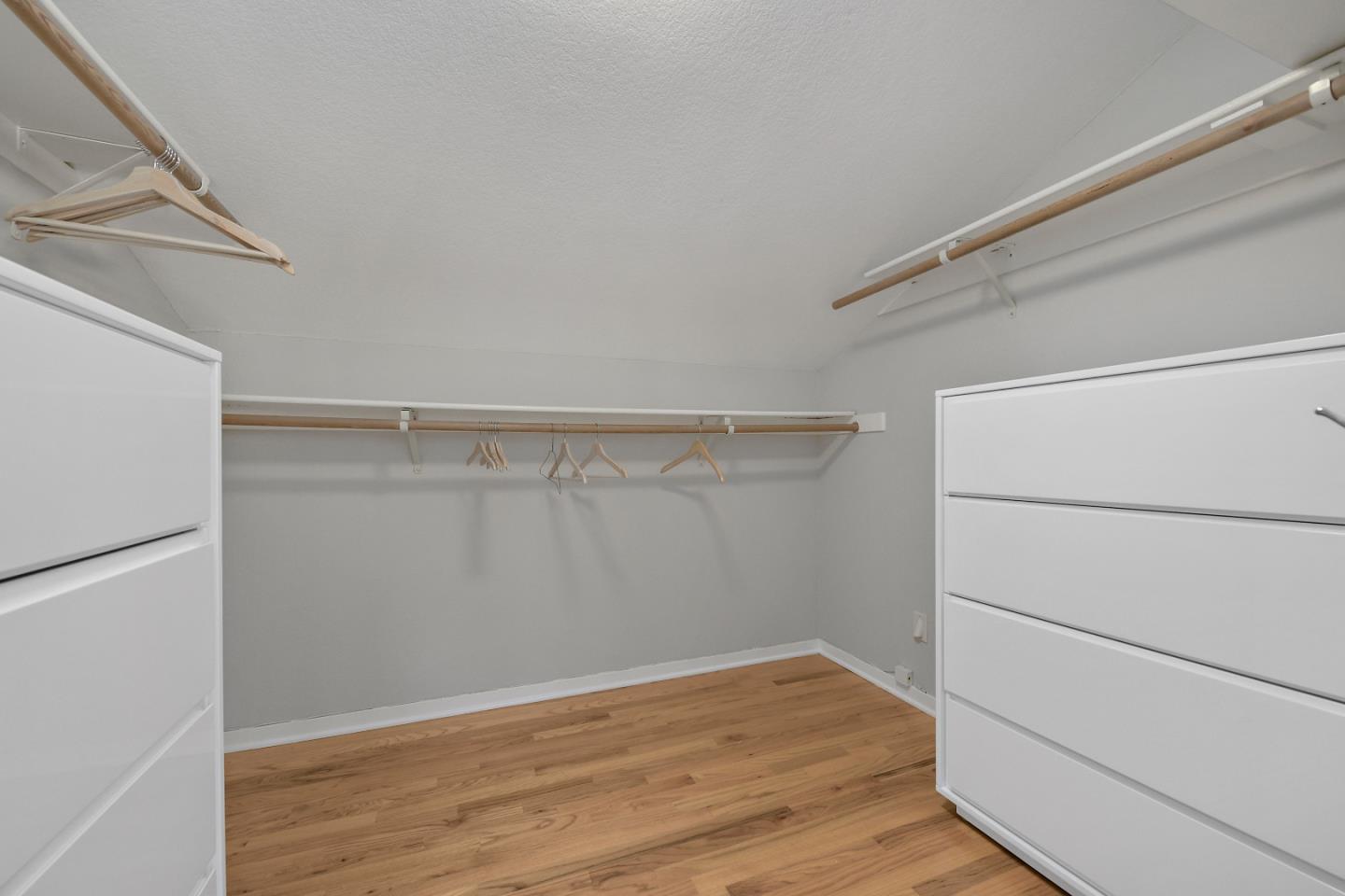 Detail Gallery Image 18 of 29 For 994 Menlo Ave #10,  Menlo Park,  CA 94025 - 2 Beds | 2/1 Baths